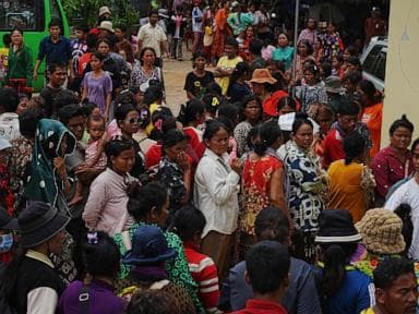 Image for  Thailand and Cambodia agree to ceasefire talks after Trump steps in, but border clashes persist