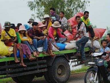 Image for  Tens of thousands flee their homes as Thailand and Cambodia clash