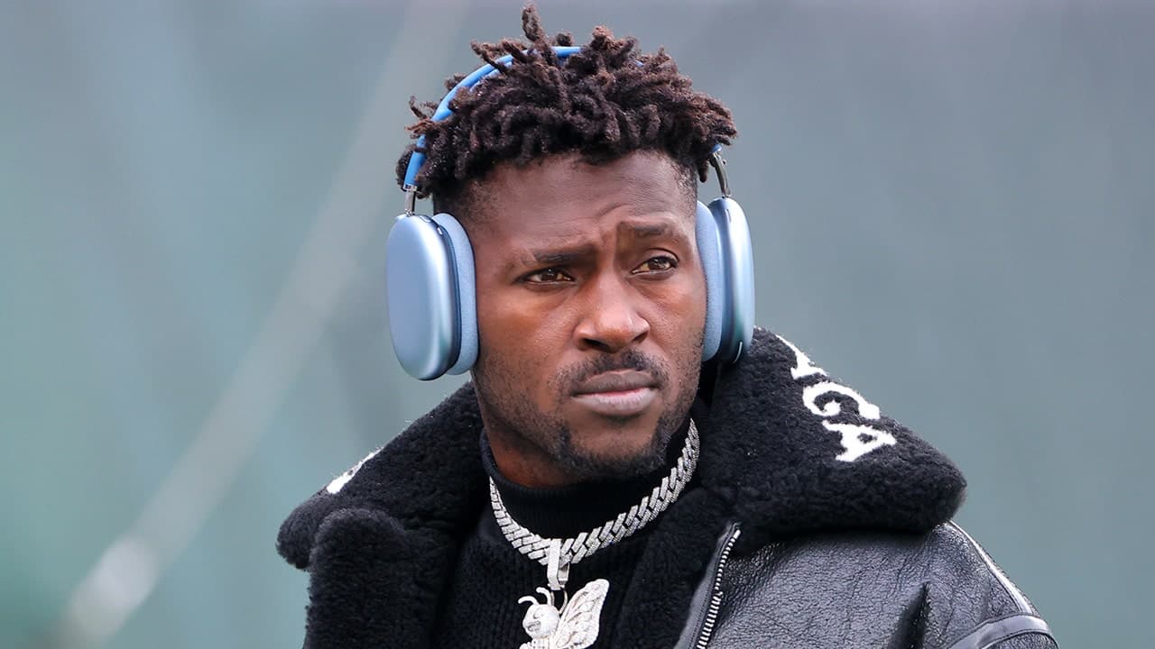 Image for Antonio Brown takes swipe at media as he faces attempted murder charge in Florida