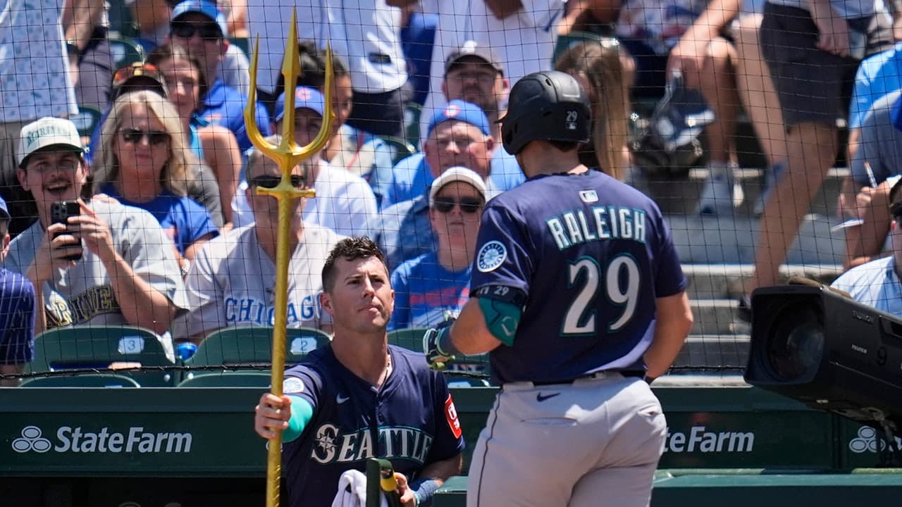 Image for Mariners' Cal Raleigh shatters Johnny Bench's 54-year-old home run record with multi-homer game